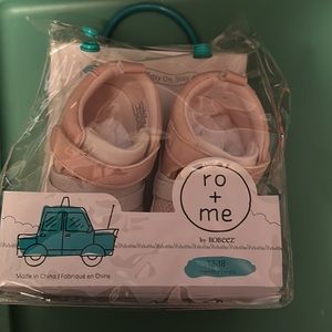 Robert pink Jill athletic shoes